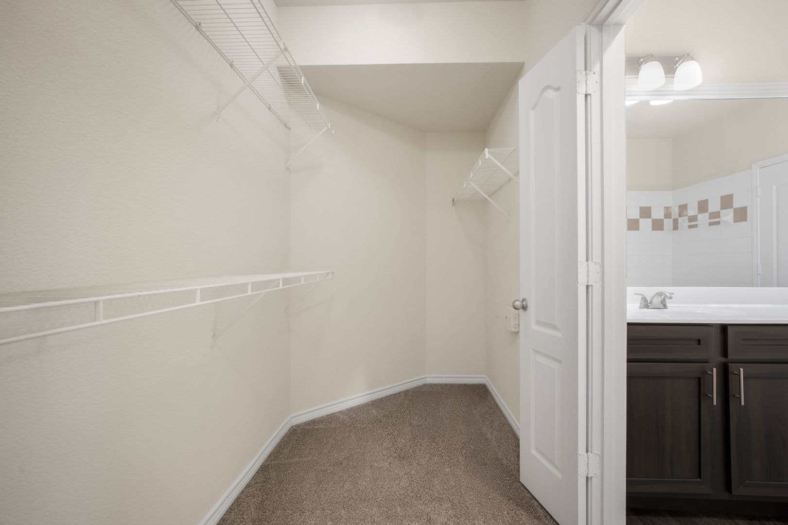 Austin Apartment: 501 E. Stassney Ln