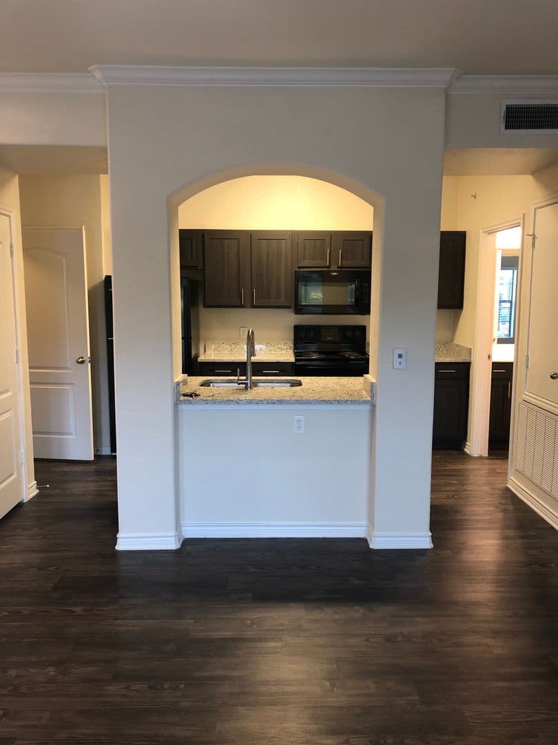 Austin Apartment: 501 E. Stassney Ln