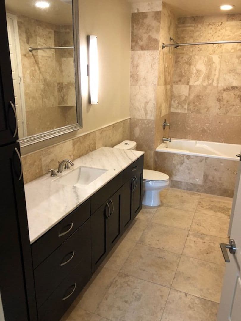 Austin Apartment: 214 Barton Springs Rd.