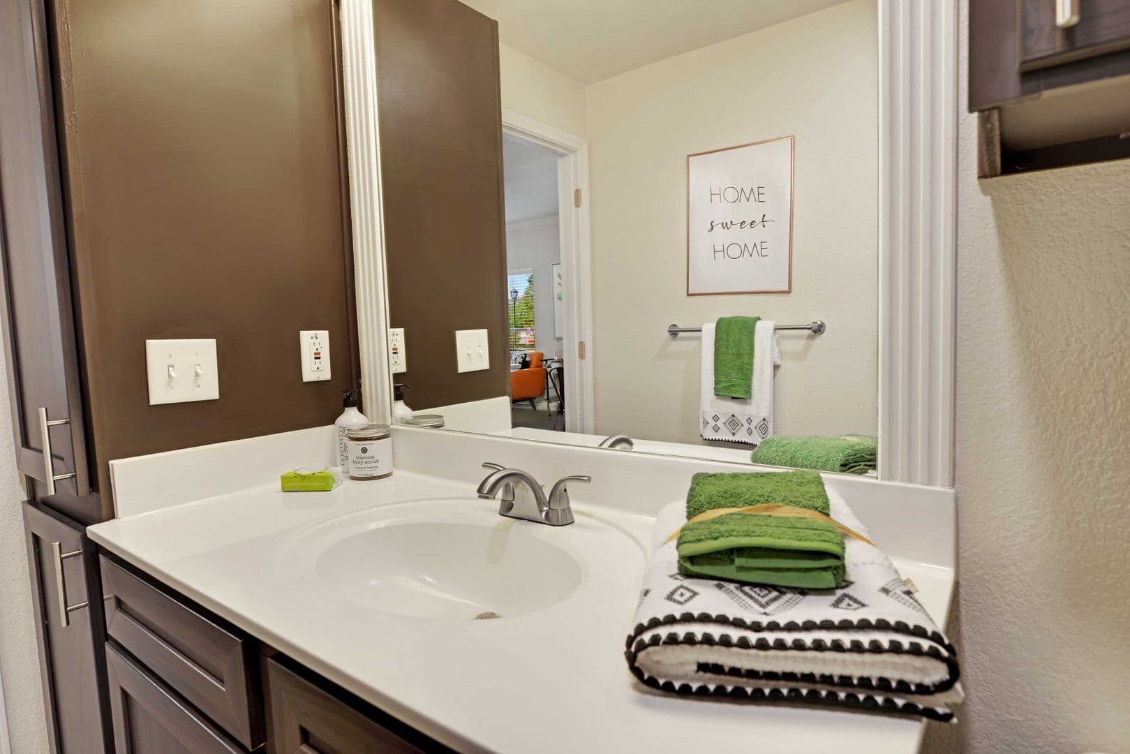 Austin Apartment: 501 E. Stassney Ln