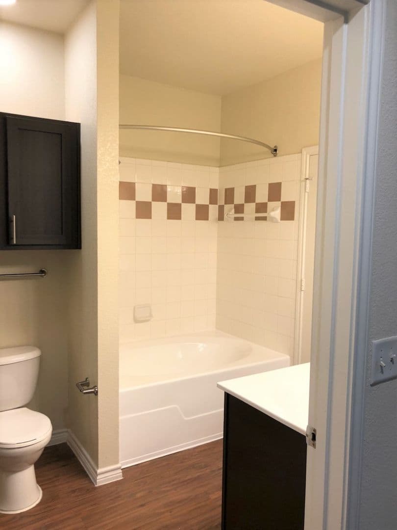 Austin Apartment: 501 E. Stassney Ln
