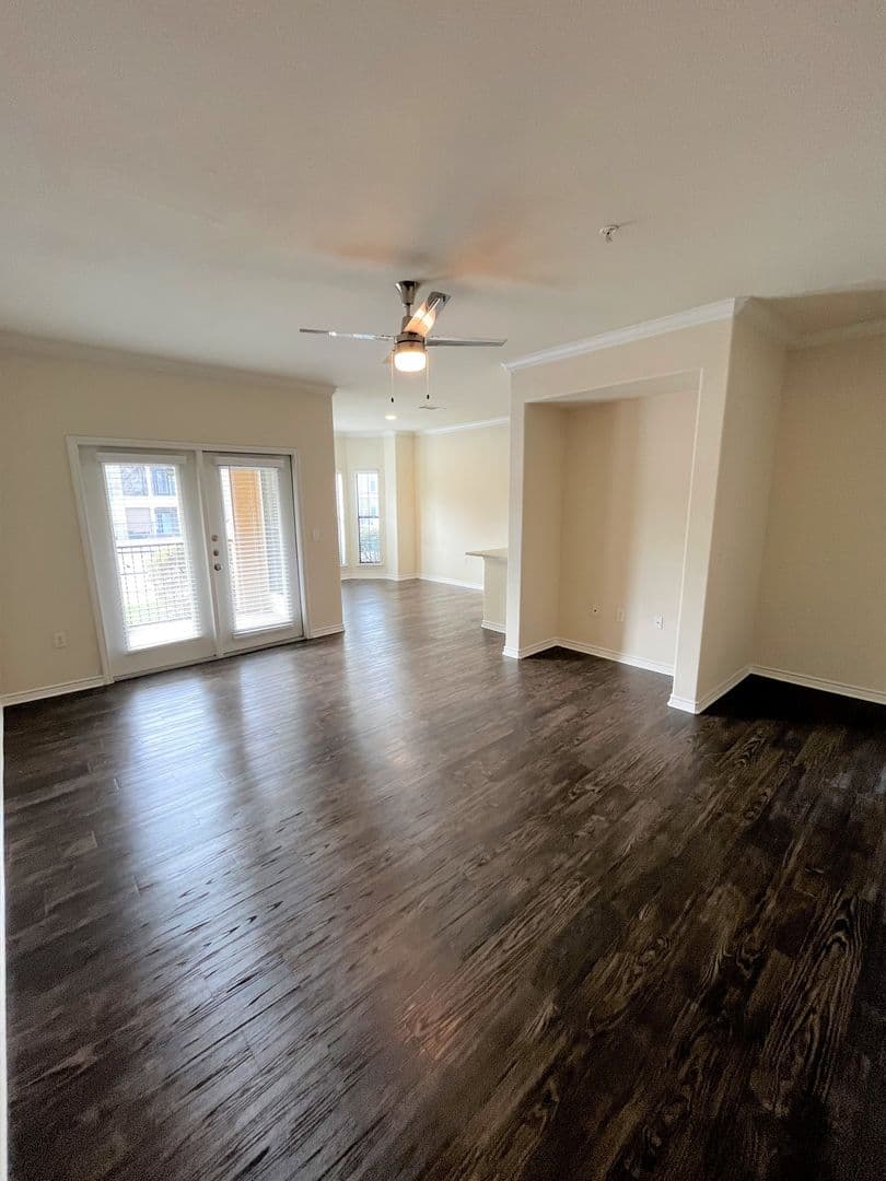 Austin Apartment: 501 E. Stassney Ln