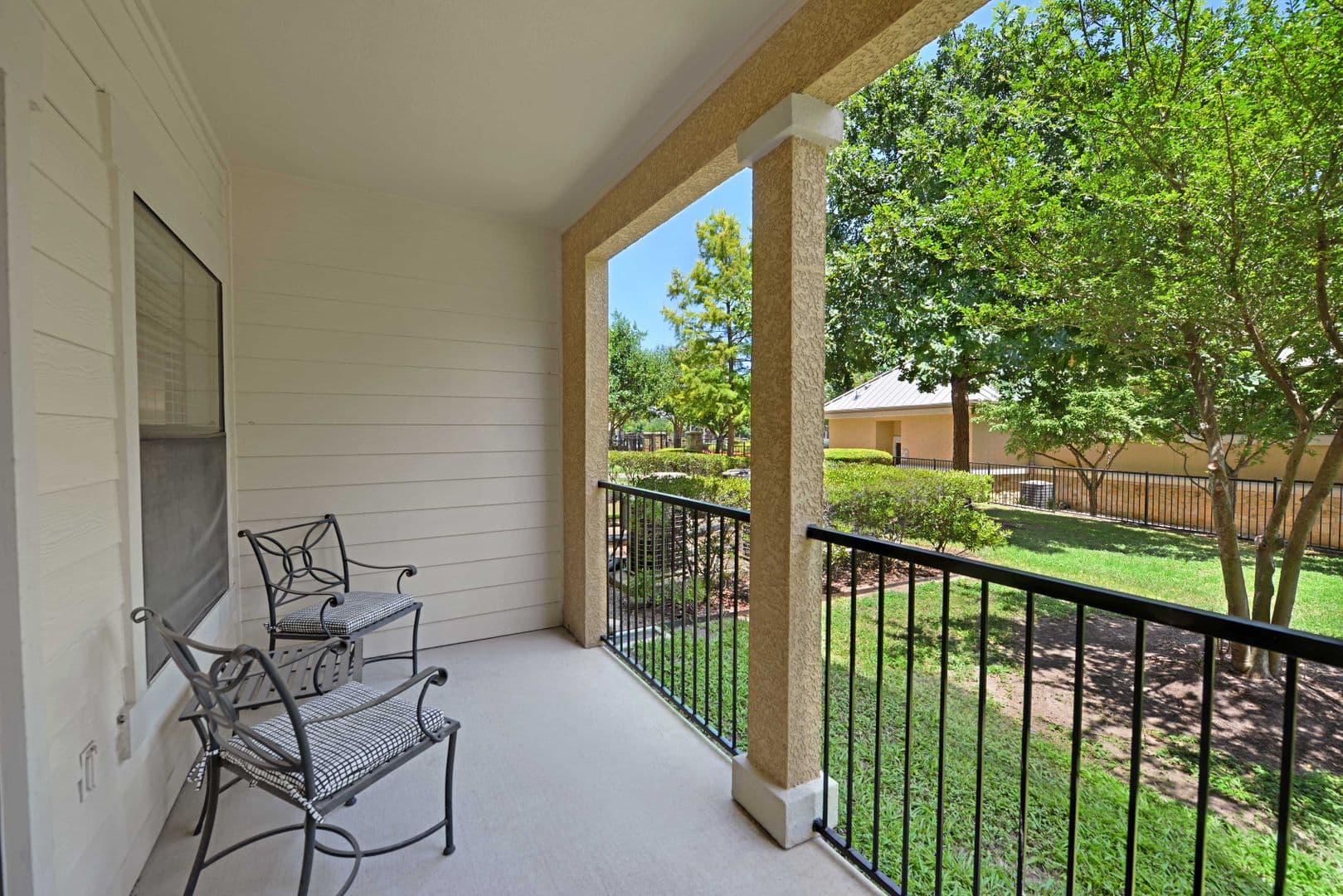 Austin Apartment: 501 E. Stassney Ln