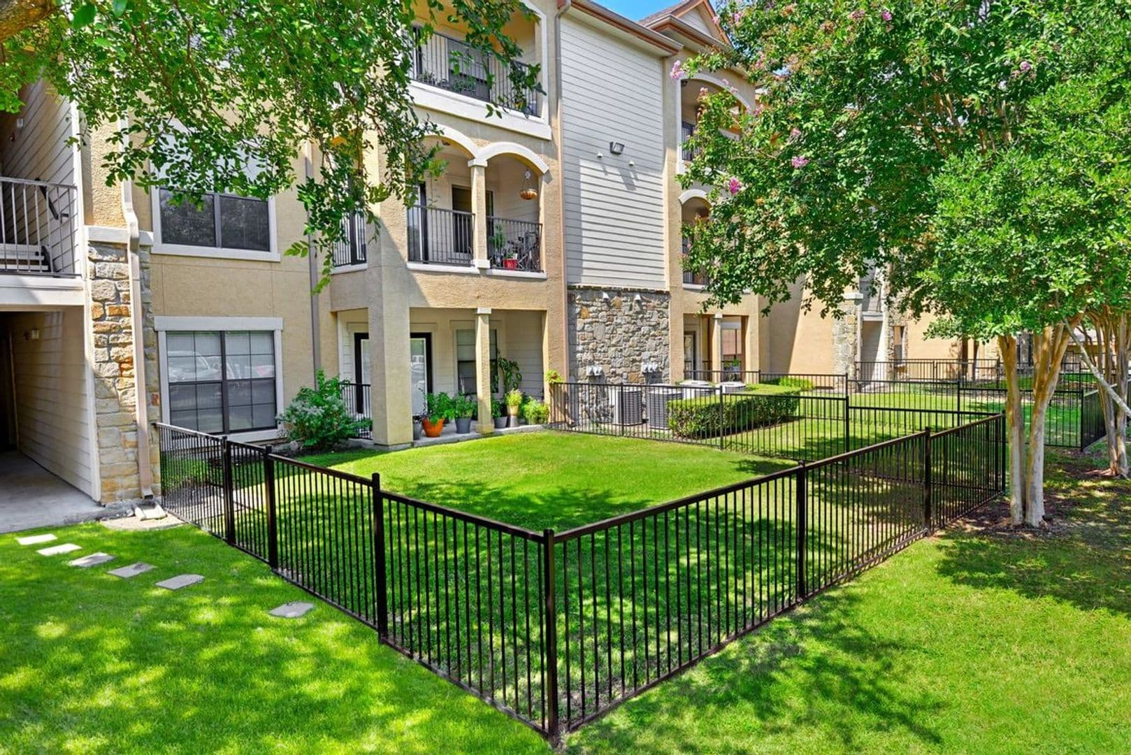 Austin Apartment: 501 E. Stassney Ln