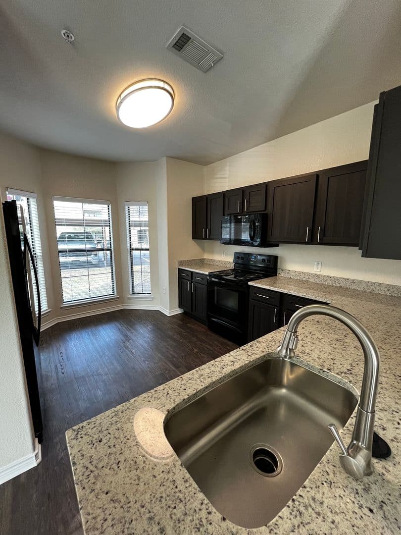 Austin Apartment: 501 E. Stassney Ln
