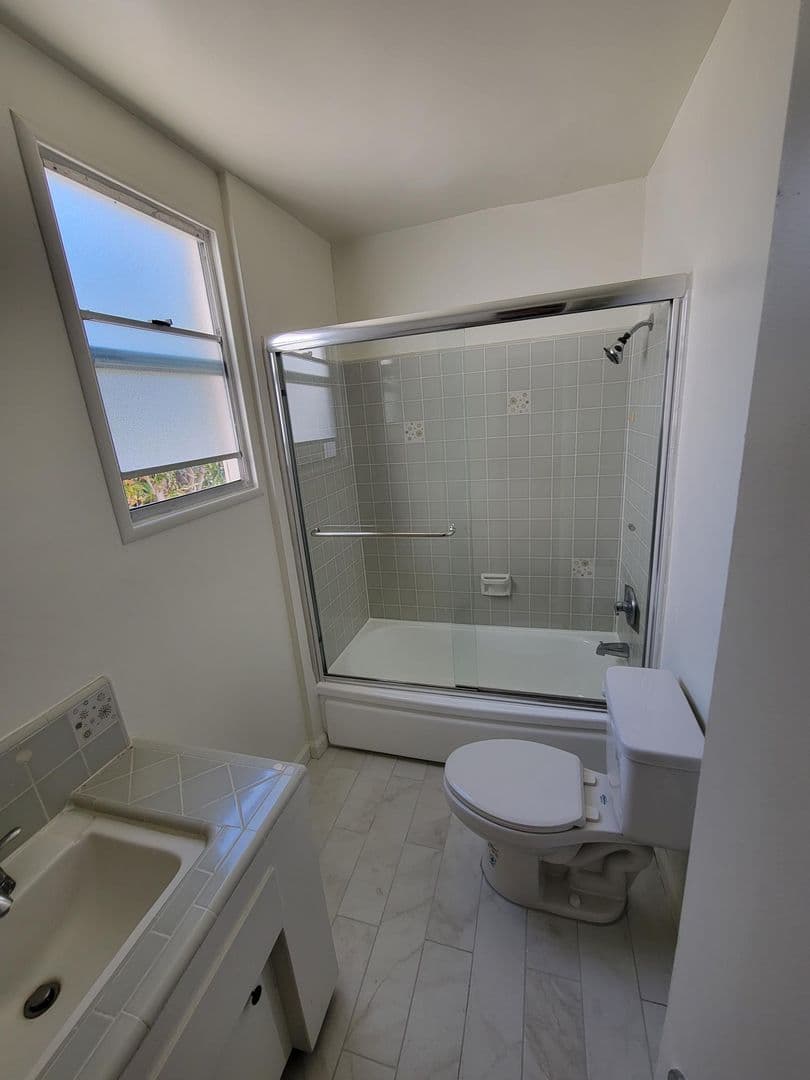 Los Angeles Apartment: 1615 Veteran Ave