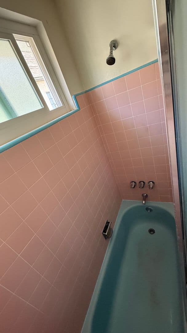 Los Angeles Apartment: 8211 Blackburn Ave