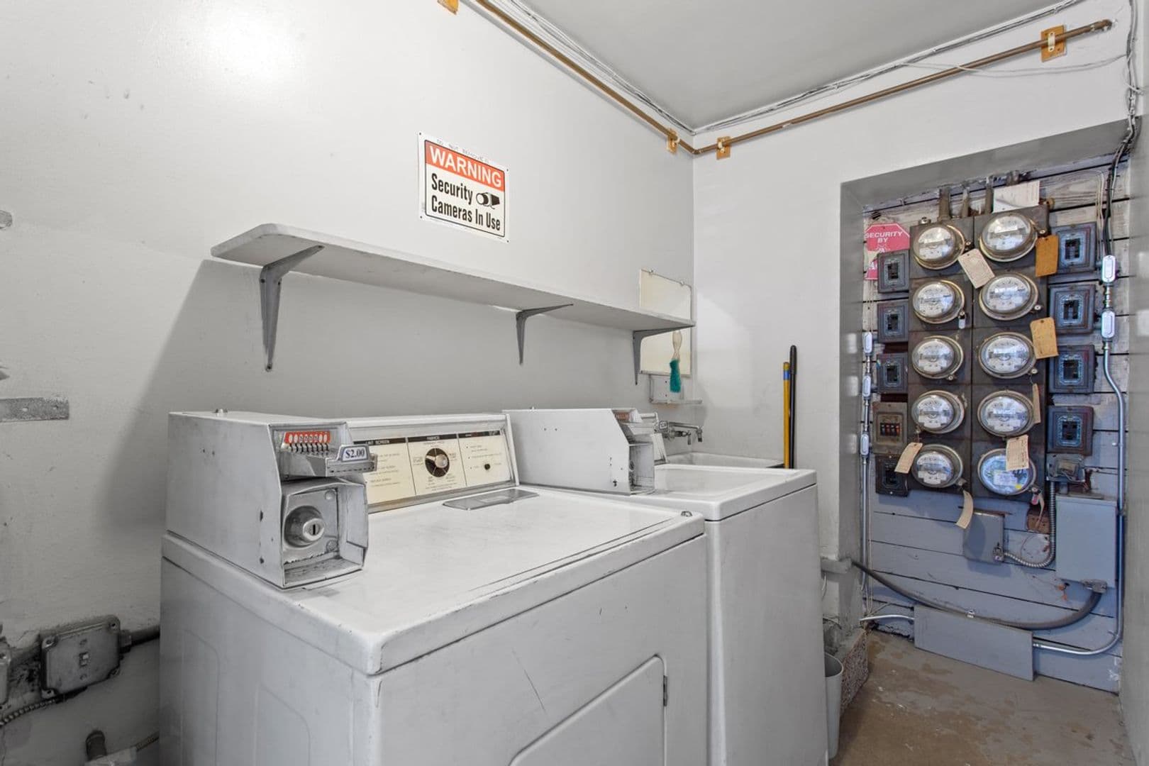 Los Angeles Apartment: 8211 Blackburn Ave