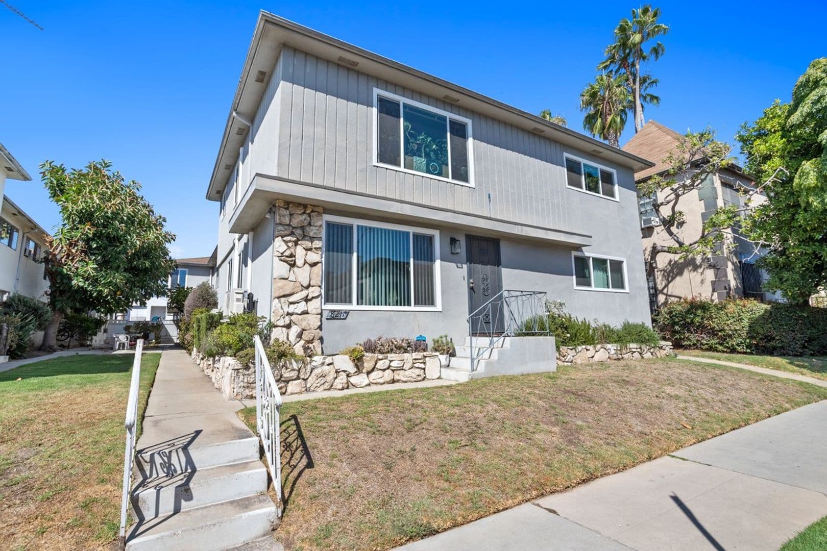 Los Angeles Apartment: 8211 Blackburn Ave