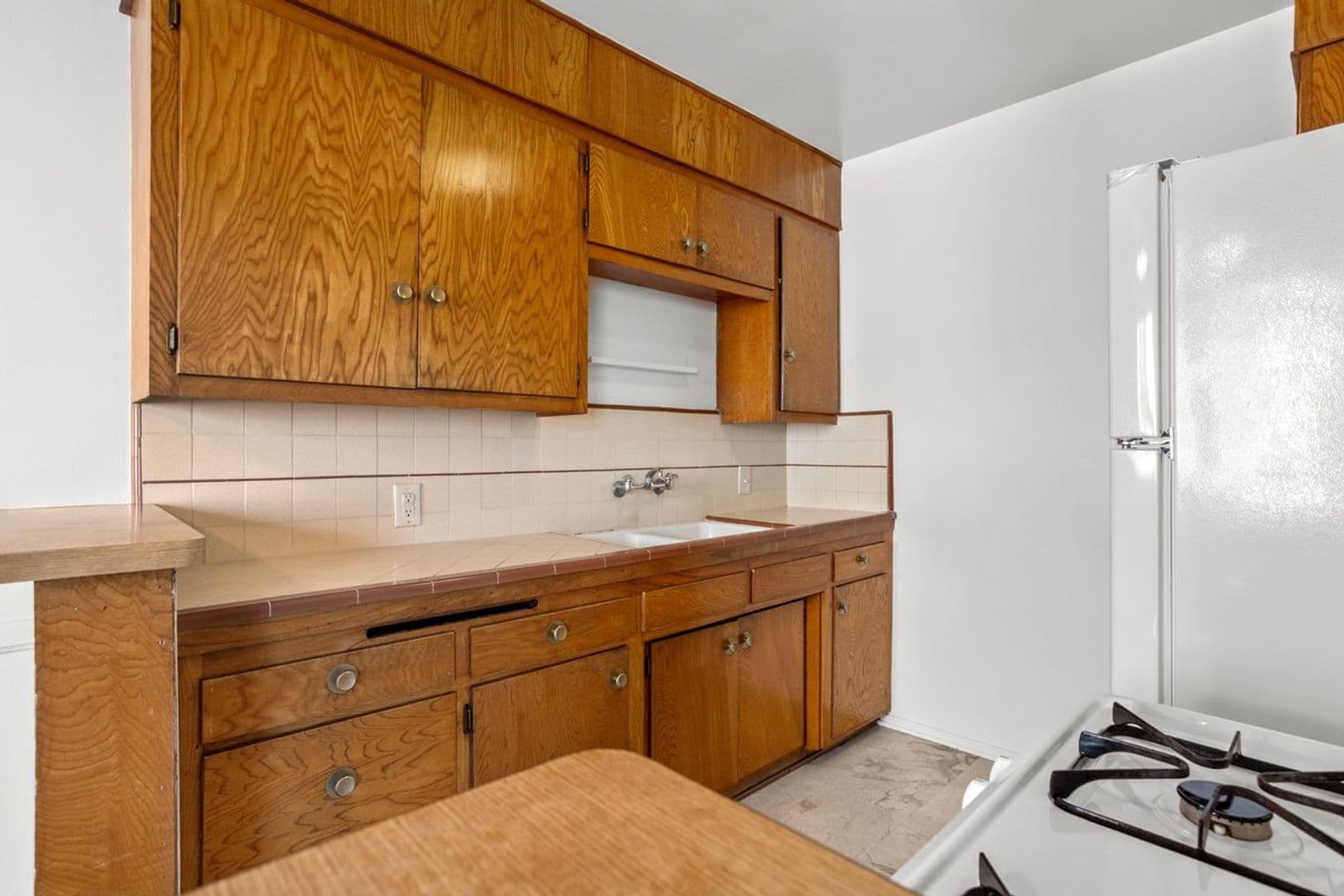 Los Angeles Apartment: 8211 Blackburn Ave