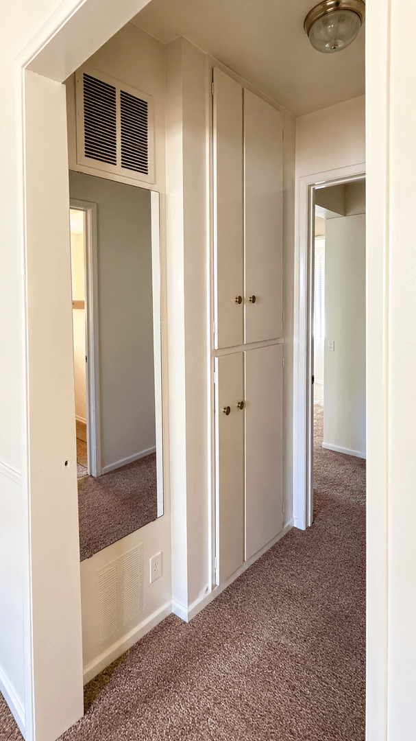 Los Angeles Apartment: 8211 Blackburn Ave