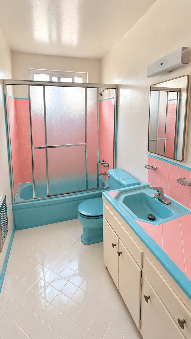 Los Angeles Apartment: 8211 Blackburn Ave