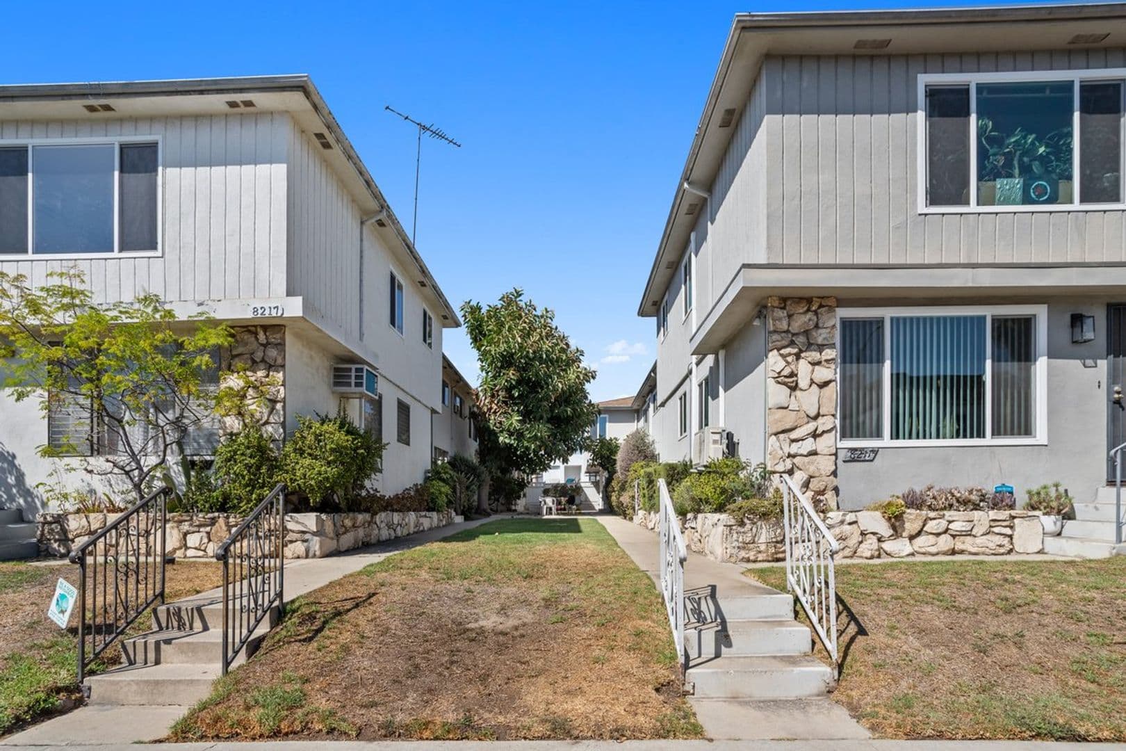 Los Angeles Apartment: 8211 Blackburn Ave