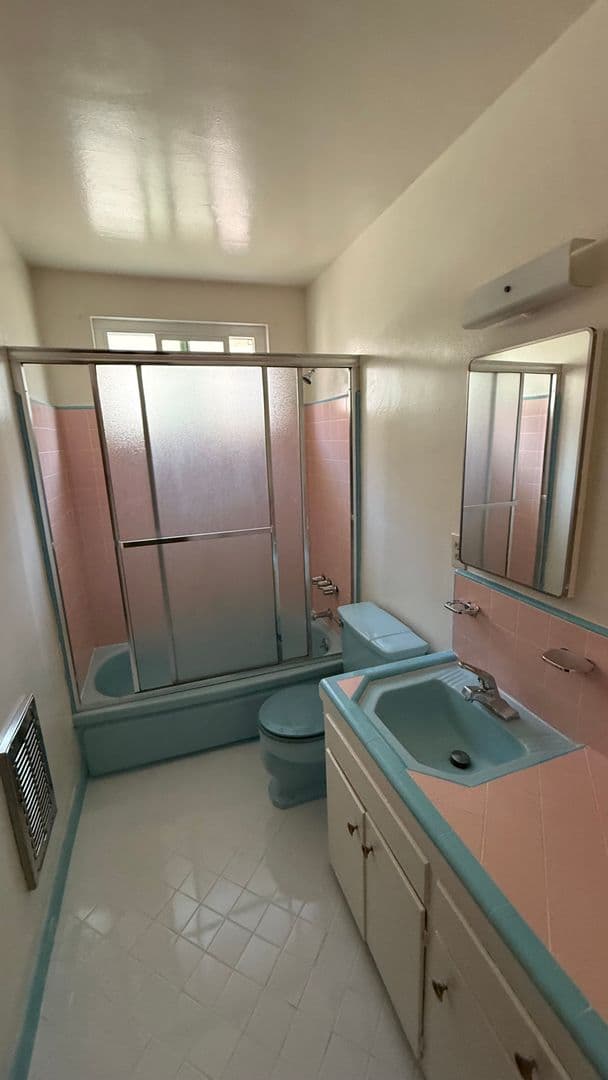 Los Angeles Apartment: 8211 Blackburn Ave