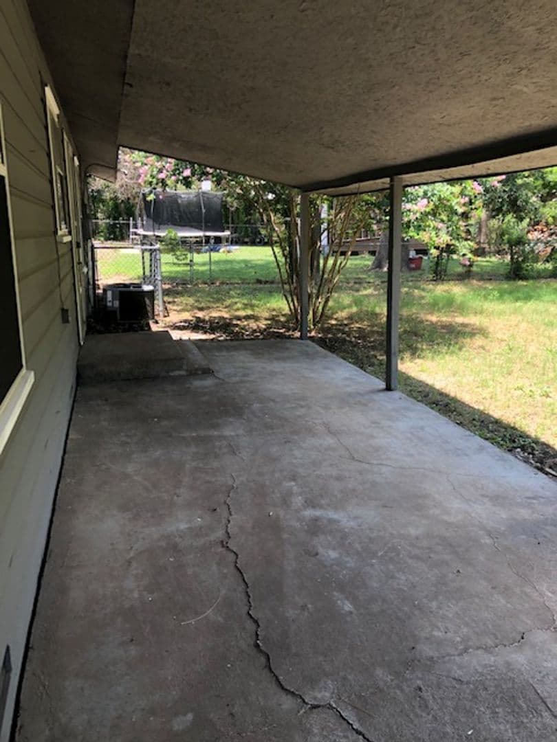 Gatesville House: 104 N 28th St