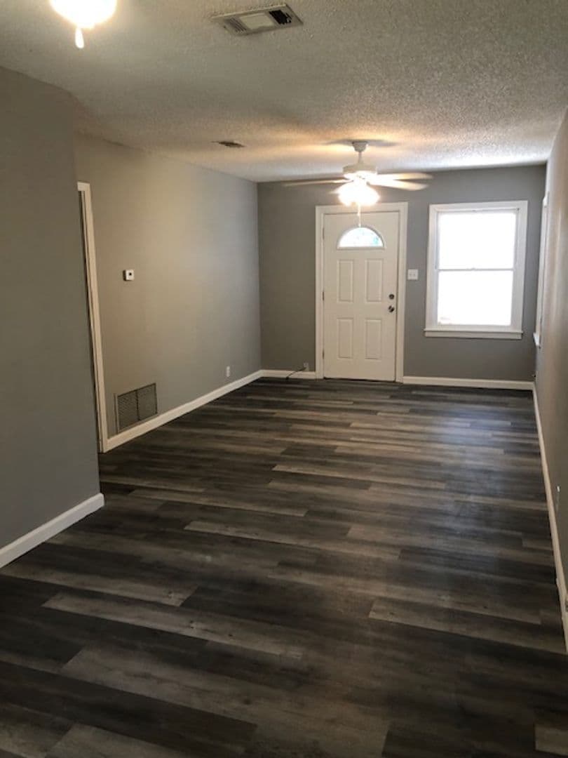 Gatesville House: 104 N 28th St