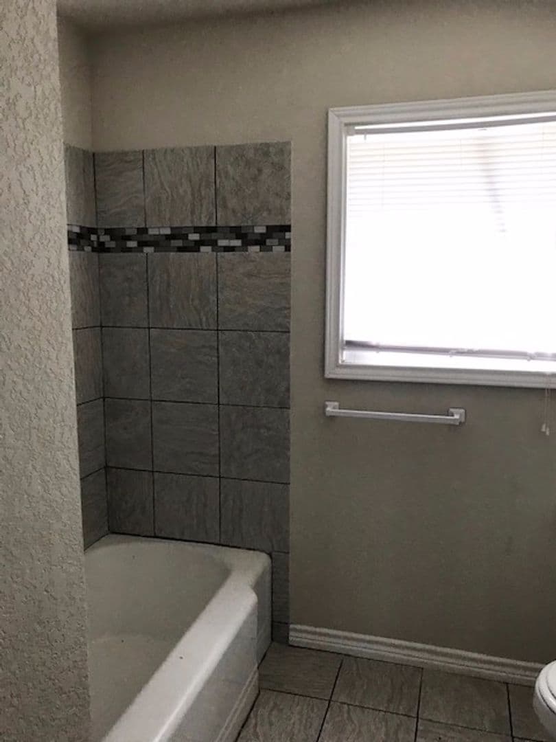 Waco House: 3732 N 21st St