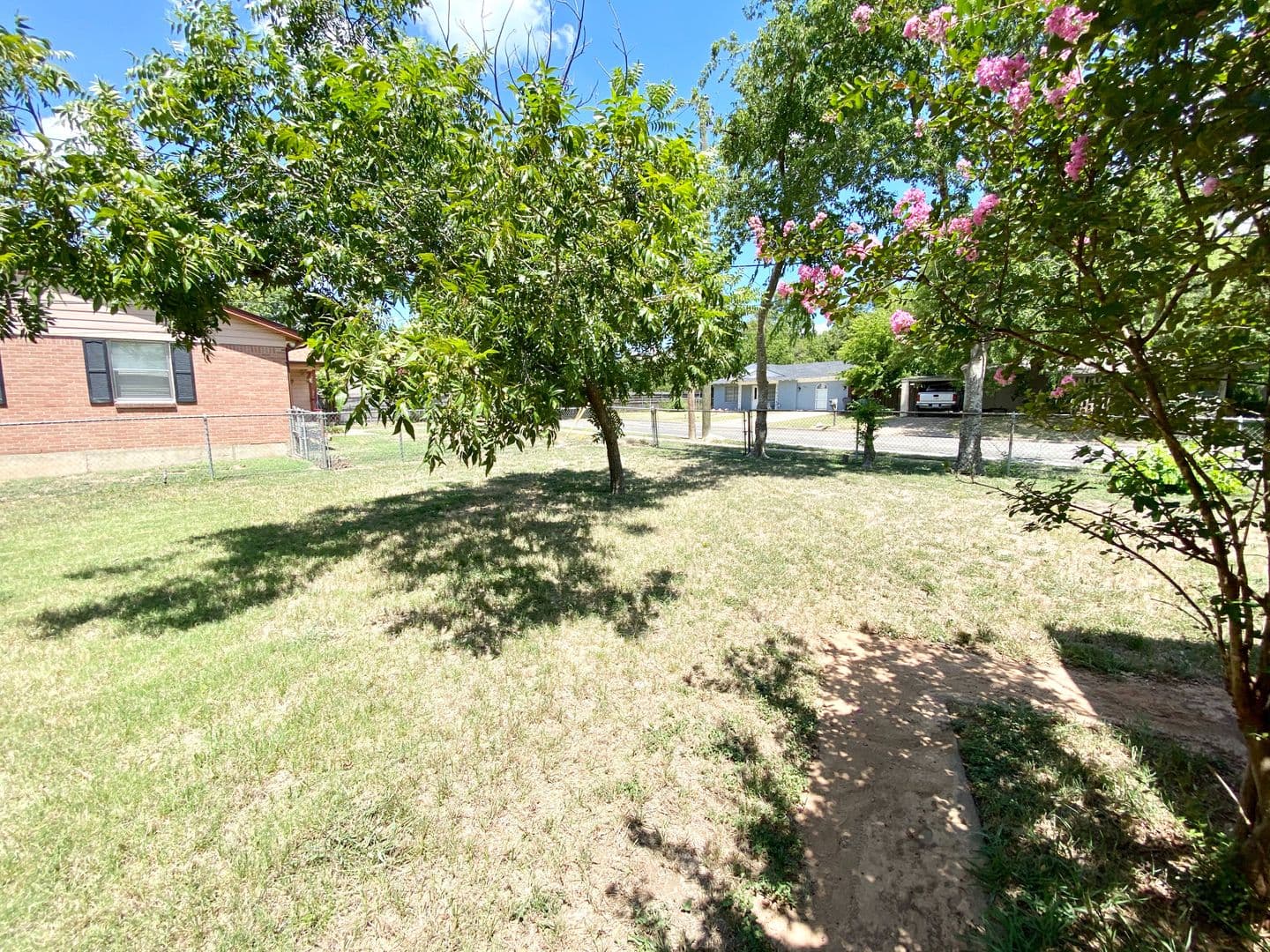 Waco House: 1830 LaPorte Dr