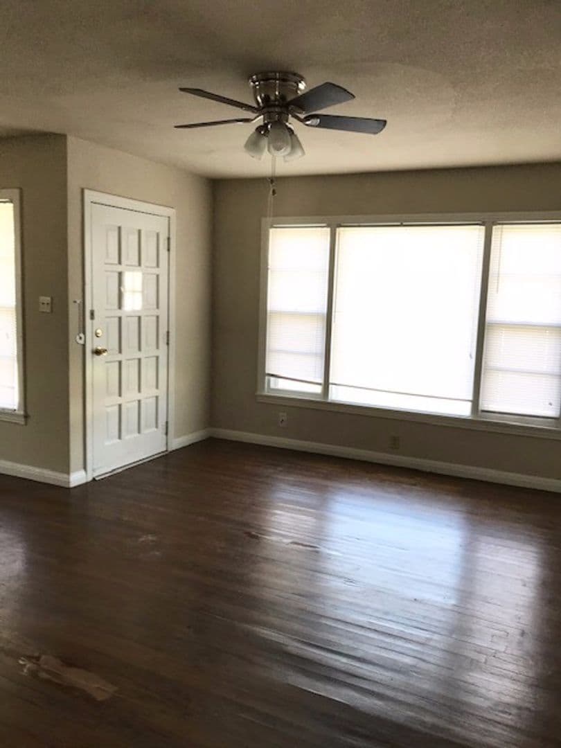 Waco House: 3732 N 21st St