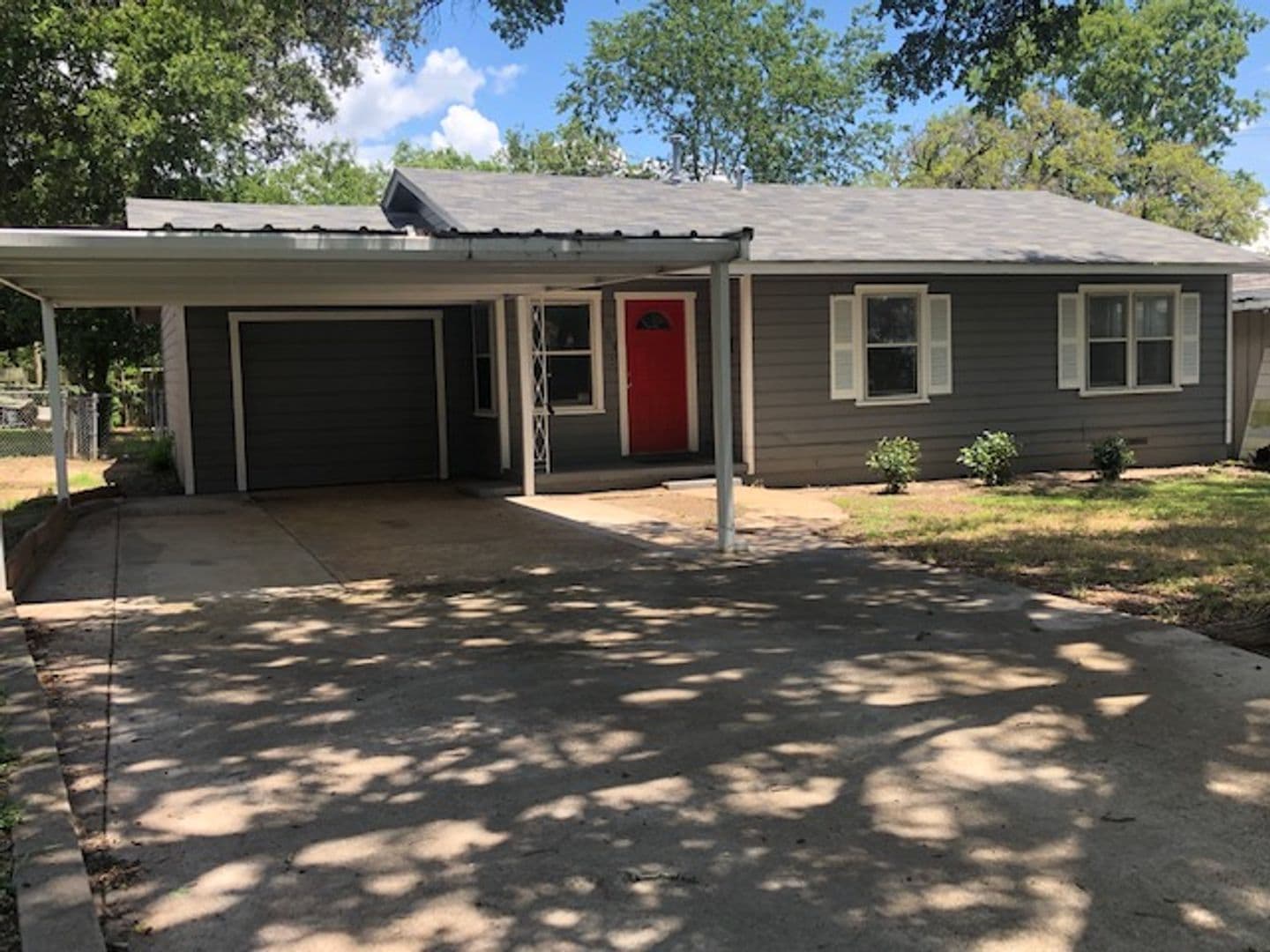 Gatesville House: 104 N 28th St
