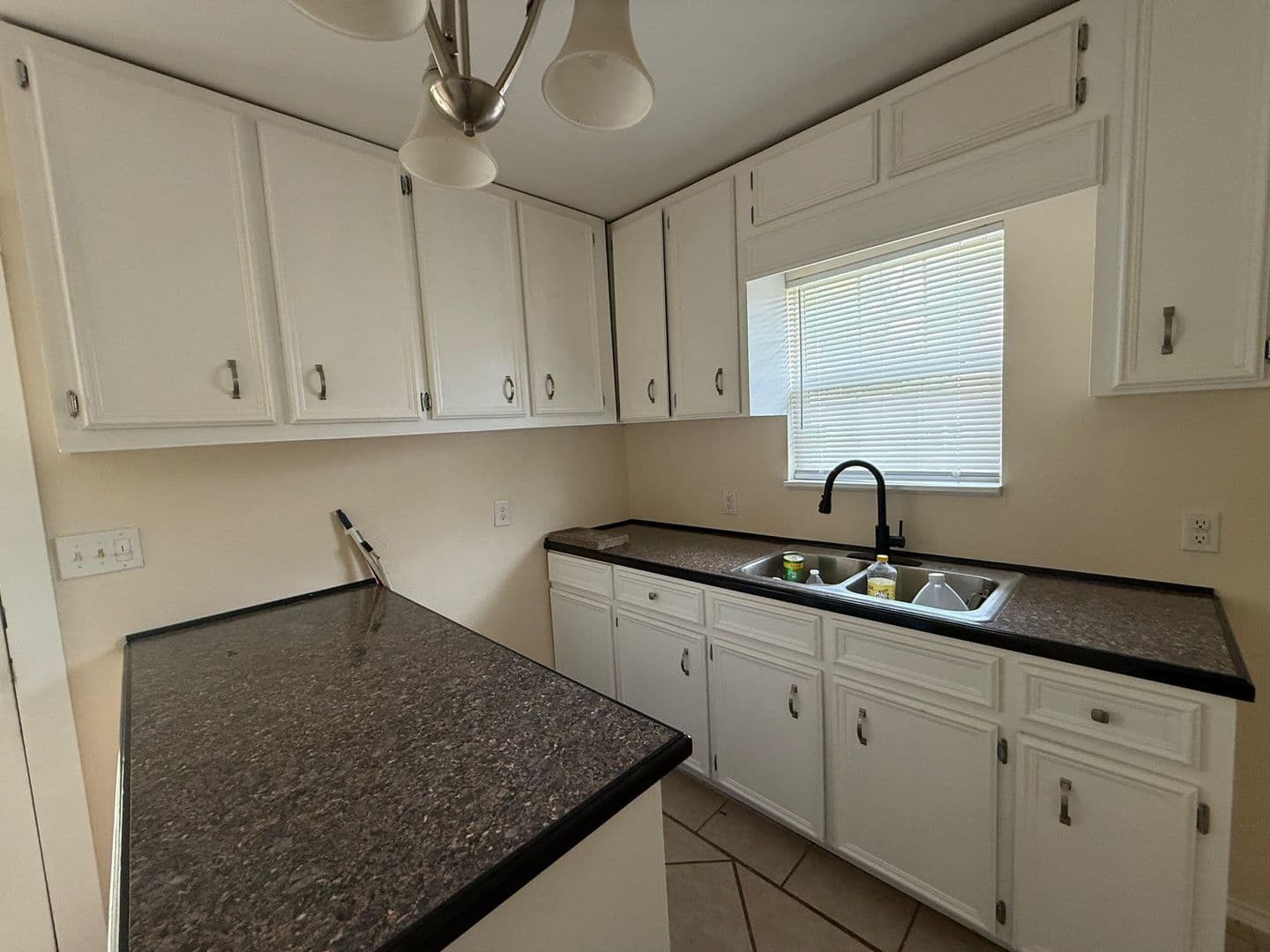 Waco House: 2202 Burnett Ave