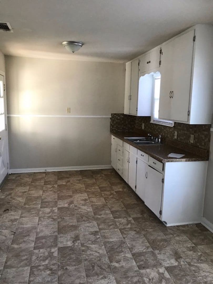 Waco House: 3732 N 21st St