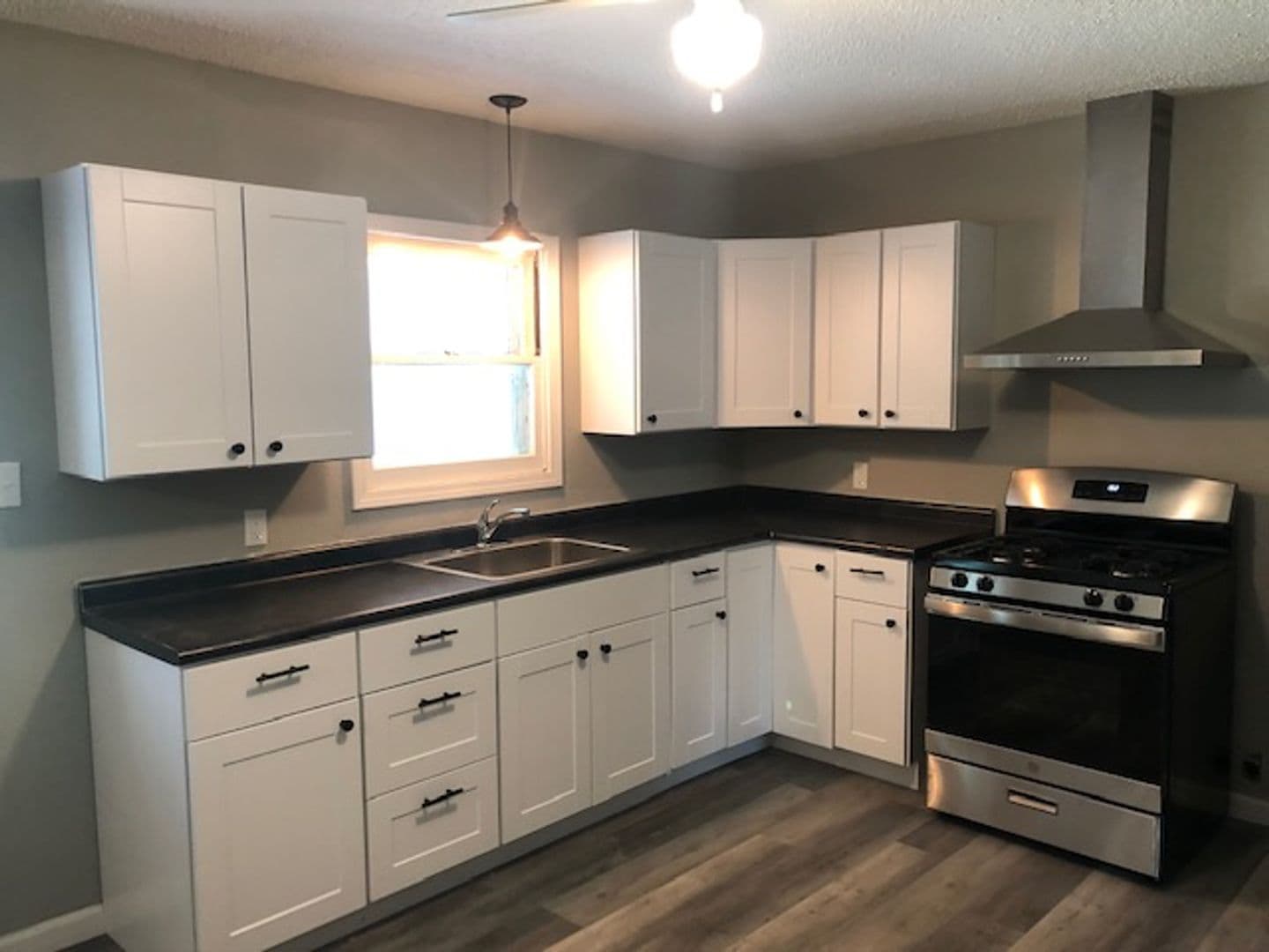 Gatesville House: 104 N 28th St
