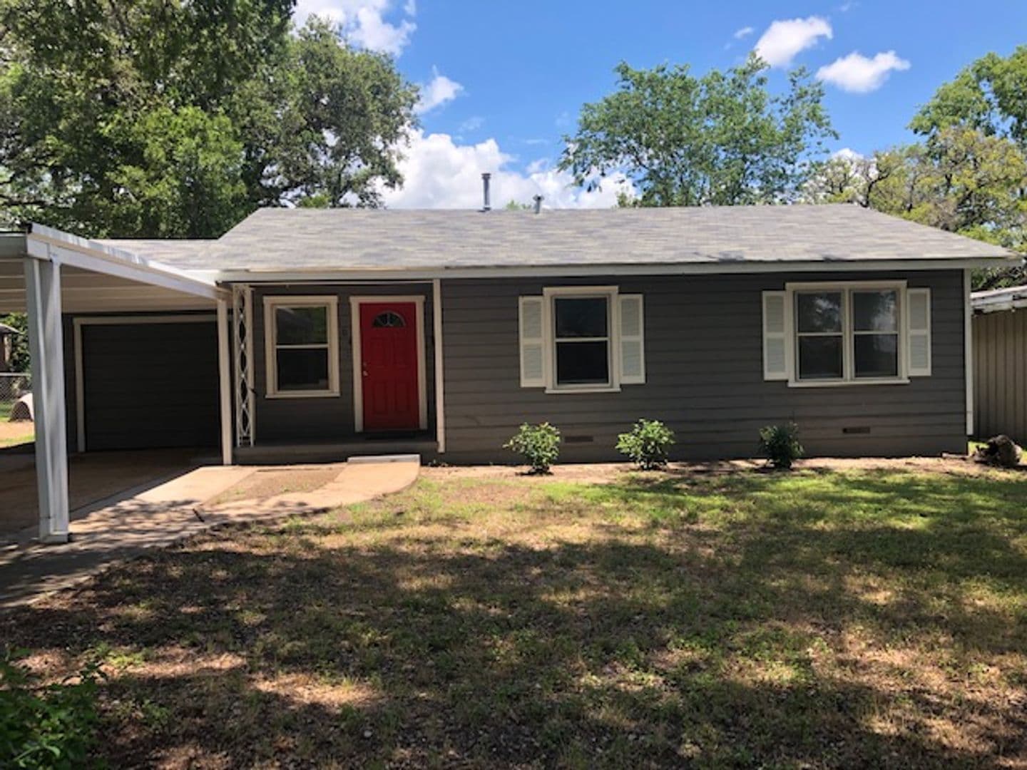 Gatesville House: 104 N 28th St