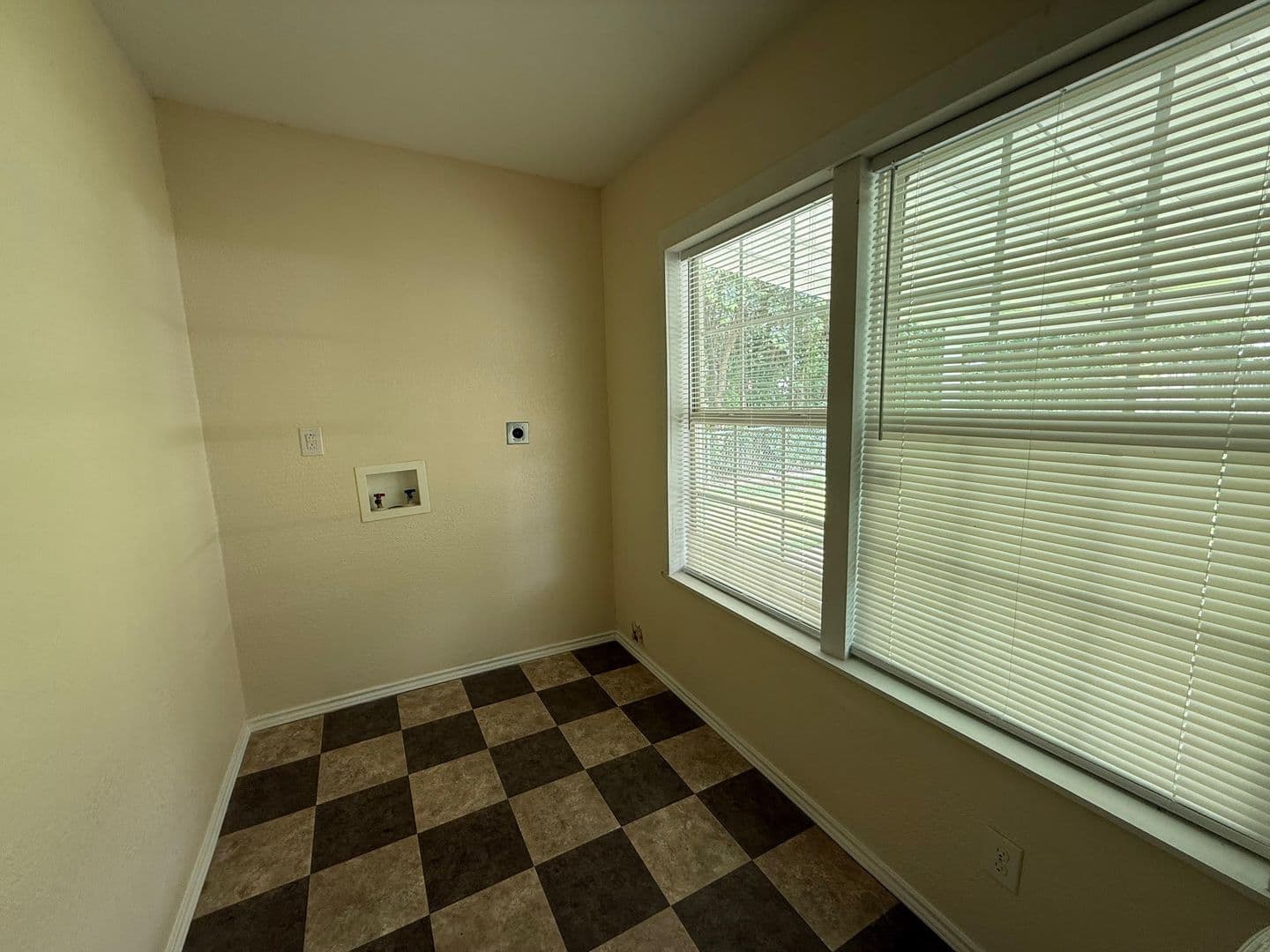 Waco House: 2202 Burnett Ave