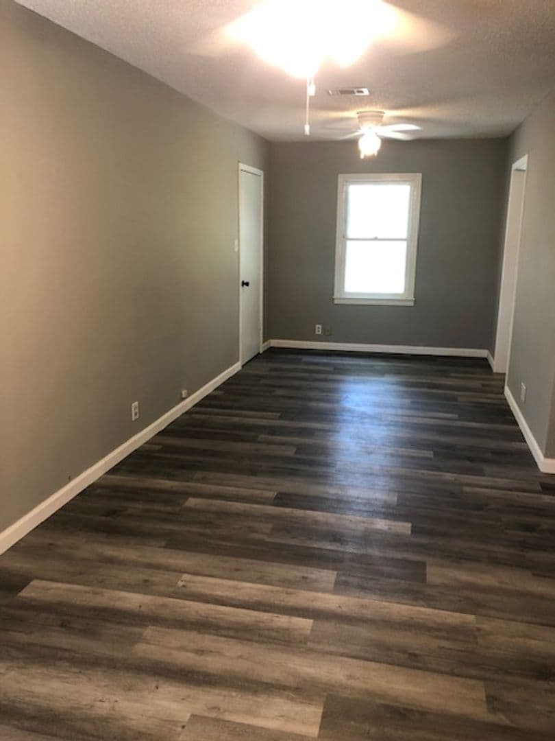 Gatesville House: 104 N 28th St