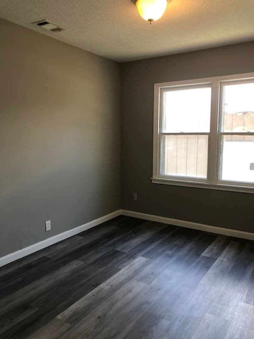 Gatesville House: 104 N 28th St