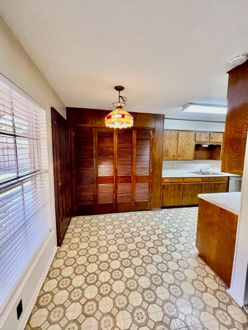 Waco House: 5412 Lake Crest St