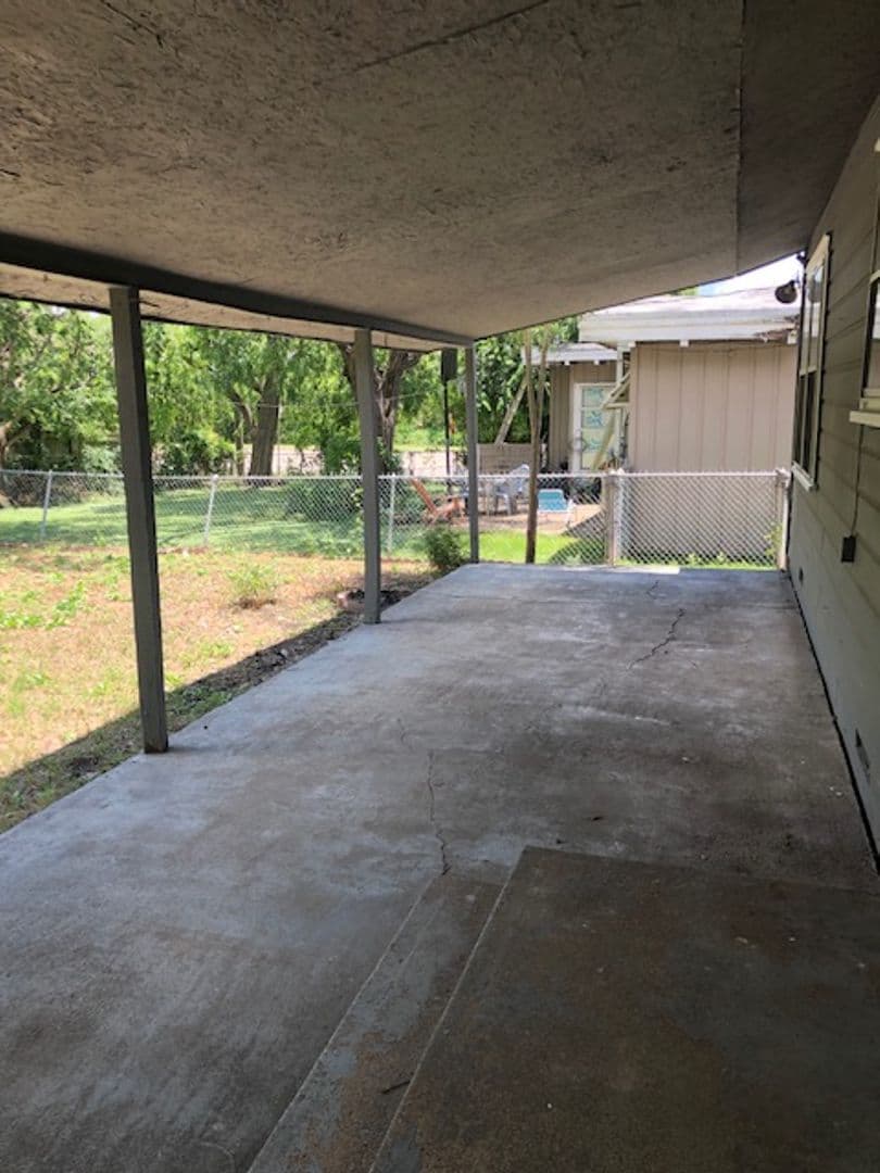 Gatesville House: 104 N 28th St
