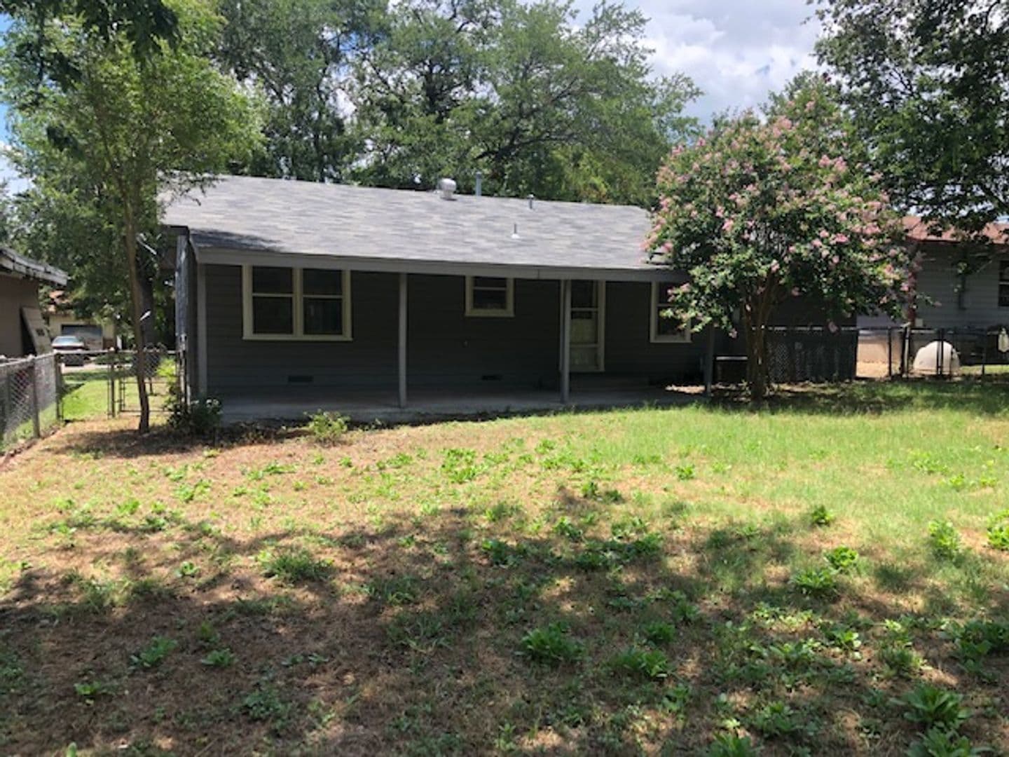 Gatesville House: 104 N 28th St