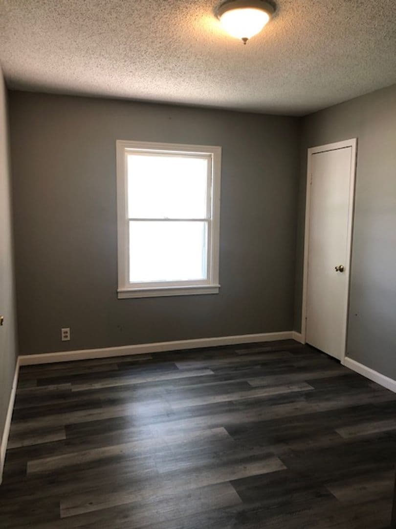 Gatesville House: 104 N 28th St