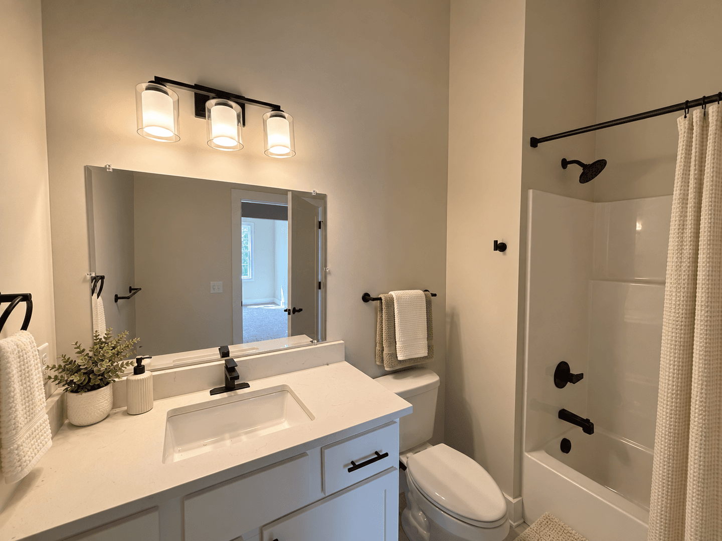 Hastings Apartment: 420 E Mill Street