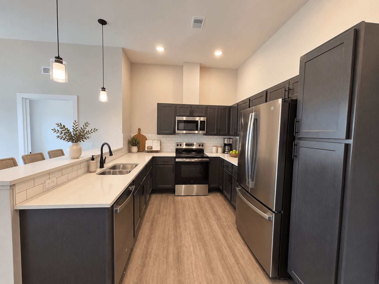 Hastings Apartment: 420 E Mill Street