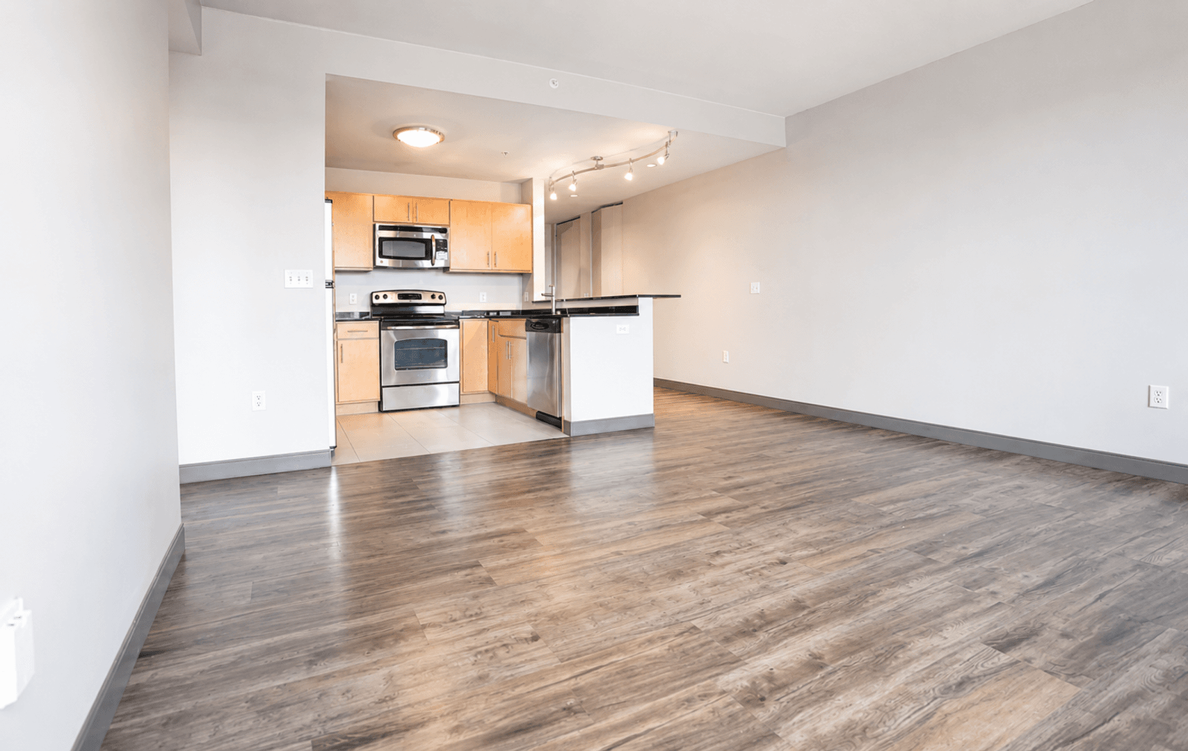 Grand Rapids Apartment: 10 Commerce Ave SW