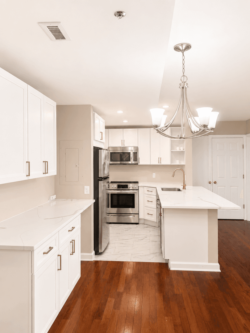 Grand Rapids Apartment: 820 Monroe Ave NW Ste 175