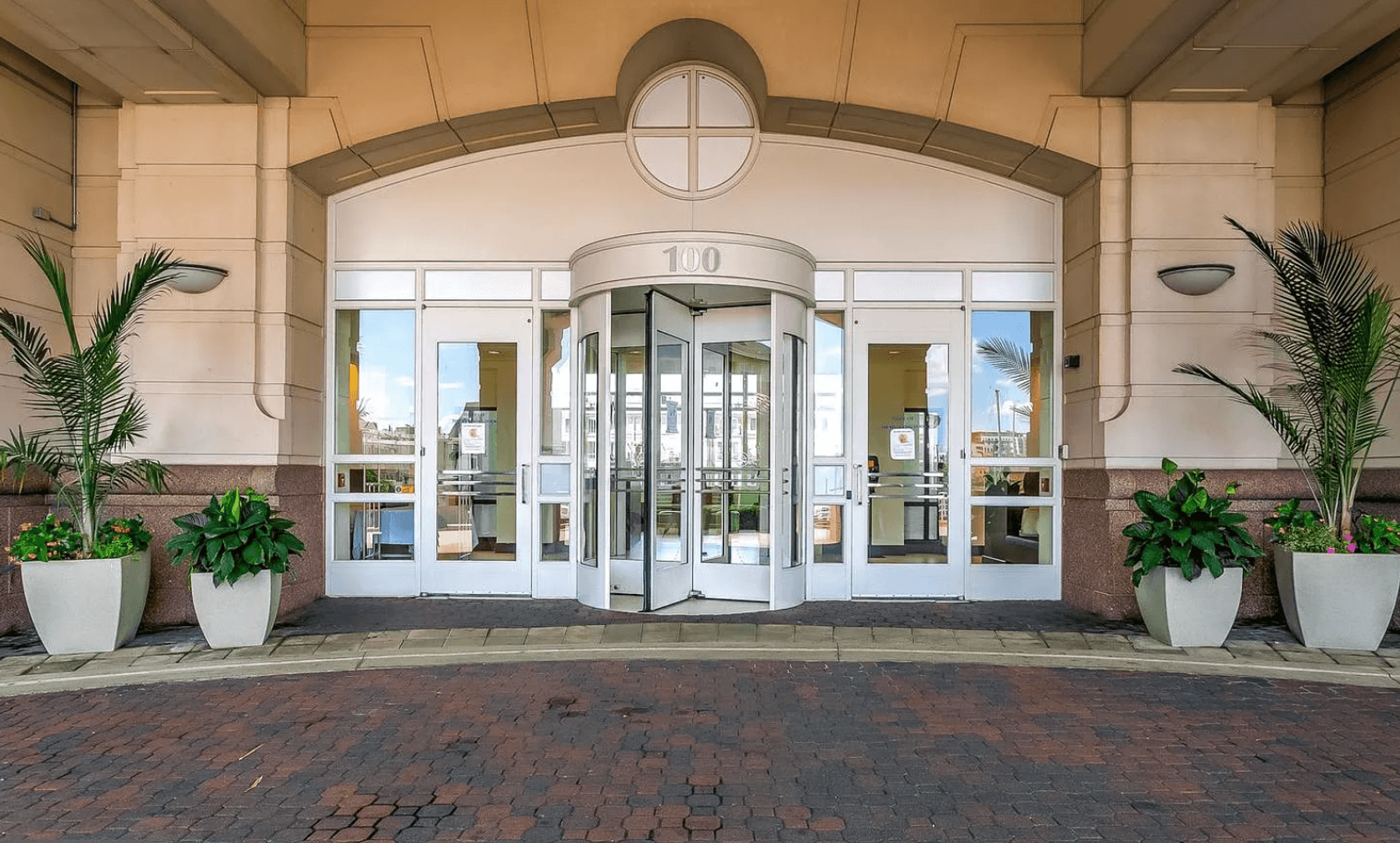Grand Rapids Apartment: 820 Monroe Ave NW Ste 175