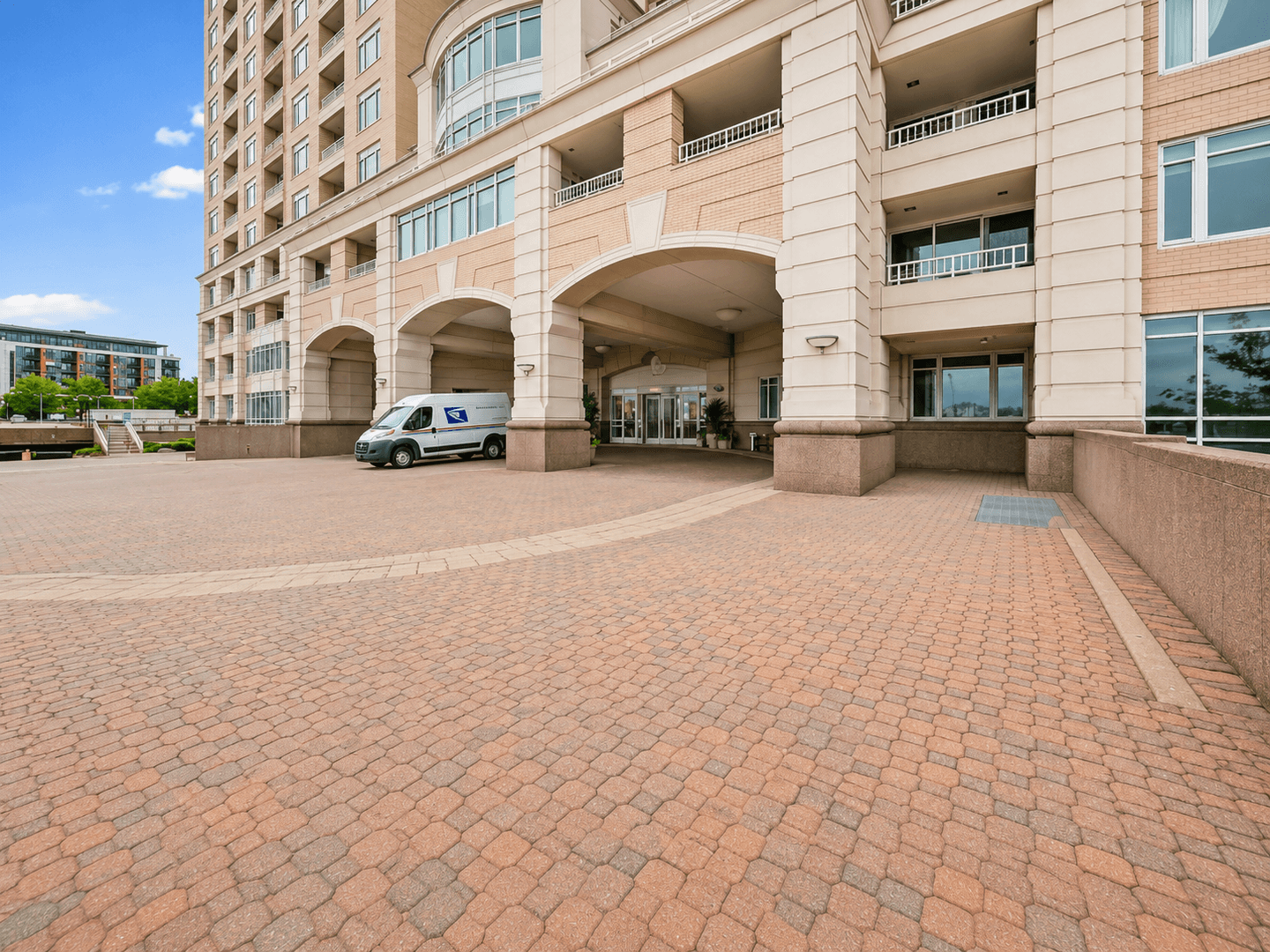 Grand Rapids Apartment: 820 Monroe Ave NW Ste 175