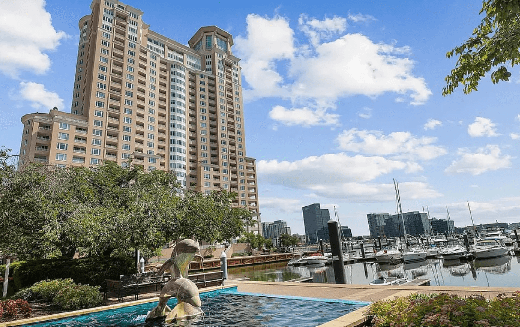Grand Rapids Apartment: 820 Monroe Ave NW Ste 175