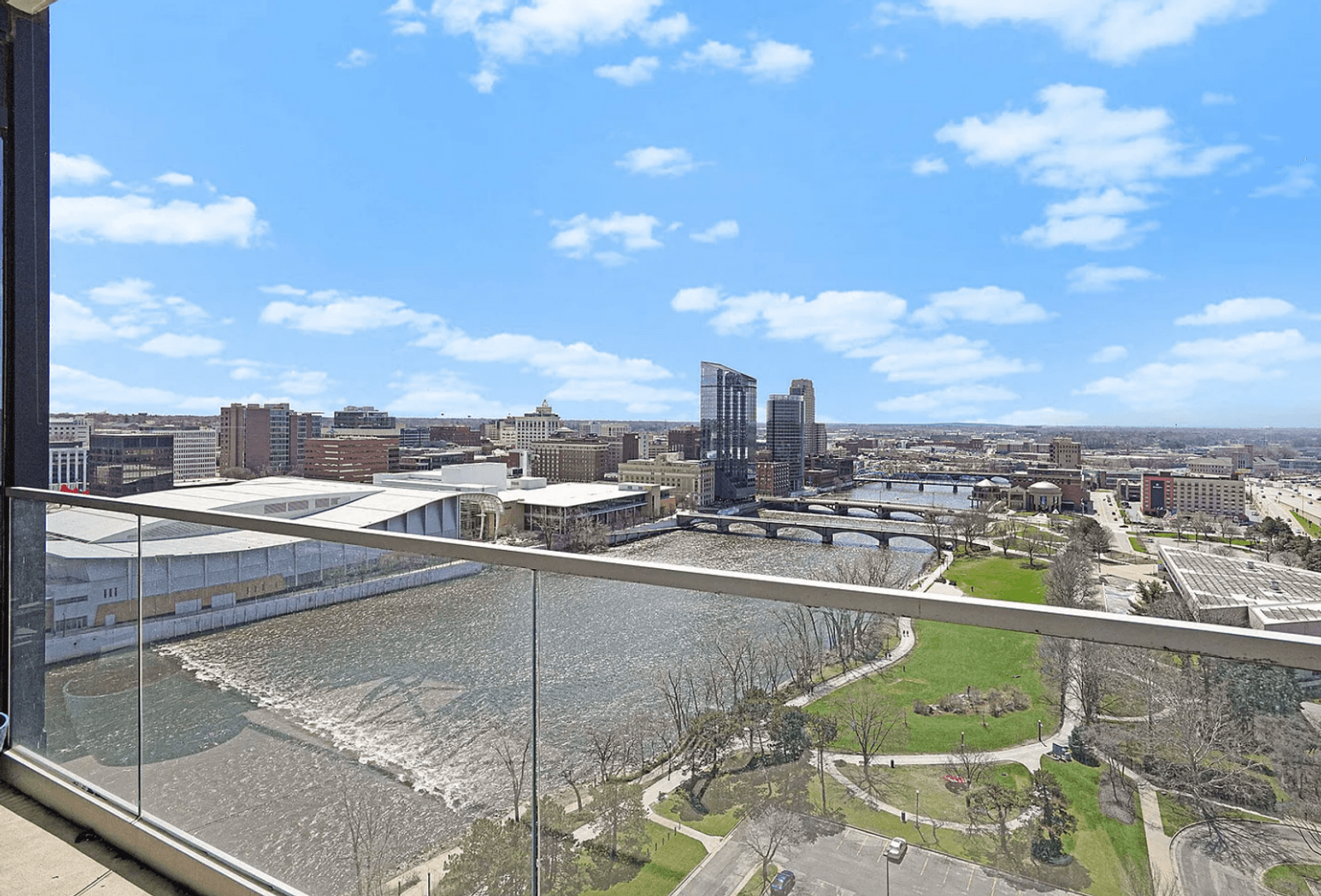 Grand Rapids Apartment: 820 Monroe Ave NW Ste 175