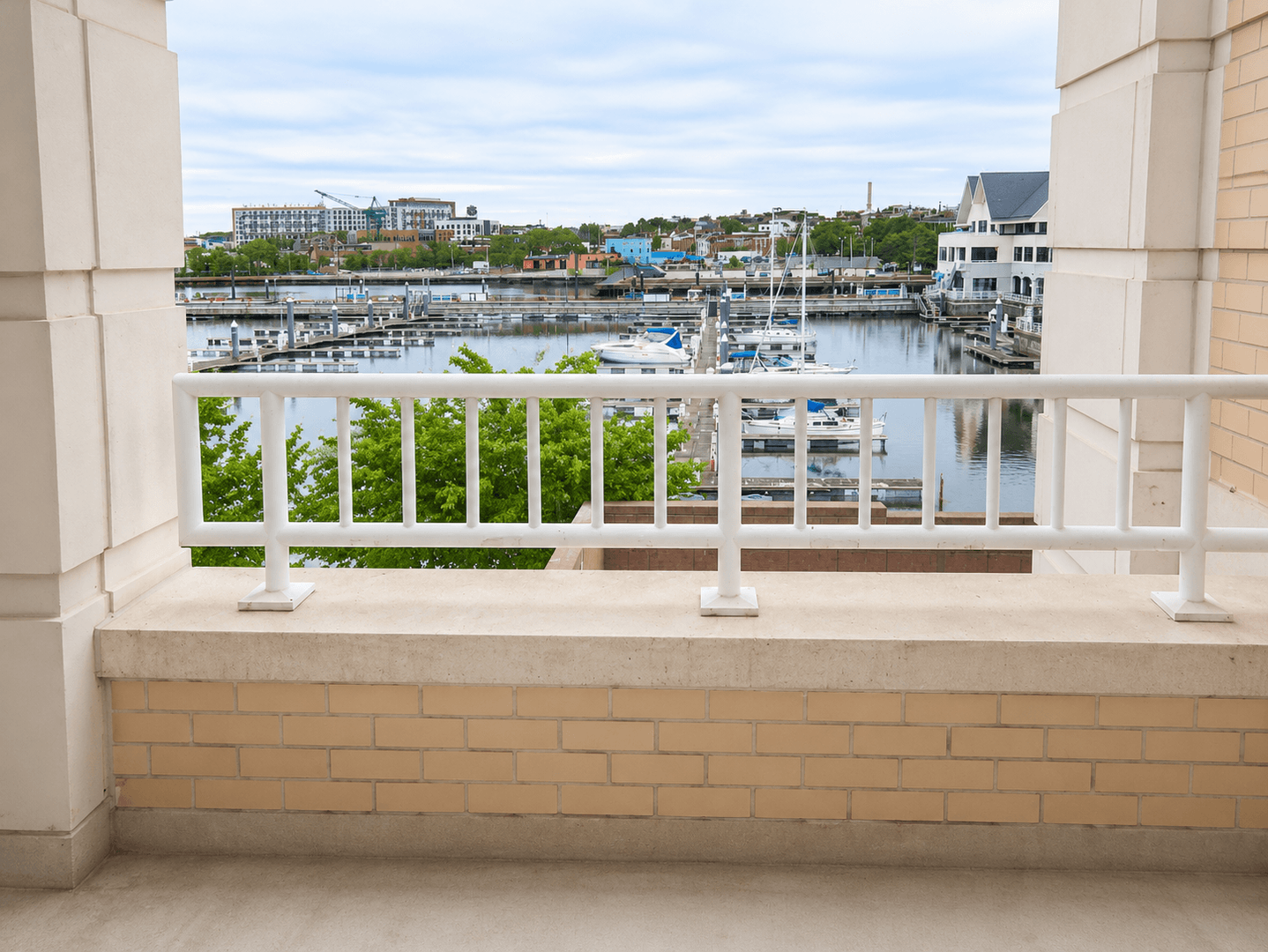 Grand Rapids Apartment: 820 Monroe Ave NW Ste 175