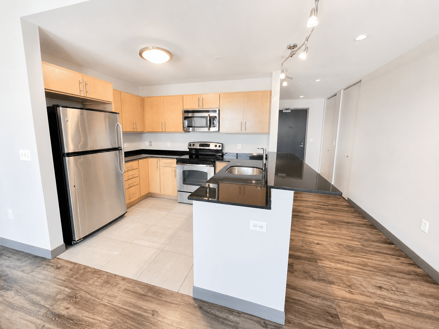 Grand Rapids Apartment: 10 Commerce Ave SW