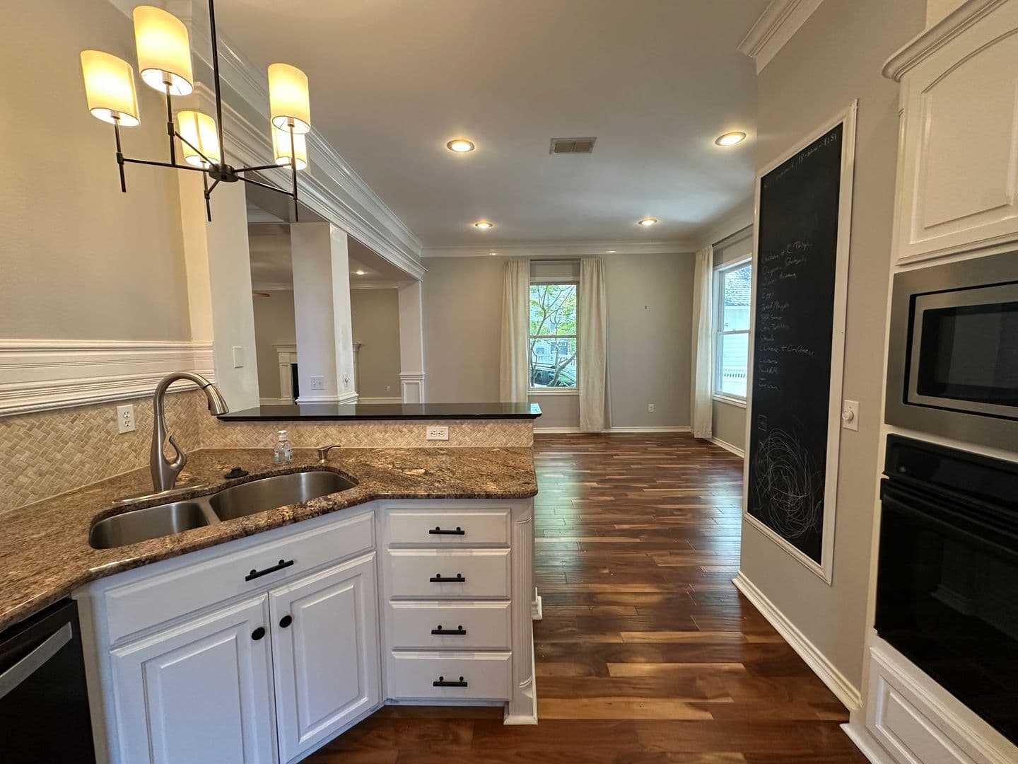 Tyler House: 3934 Hanover Pl