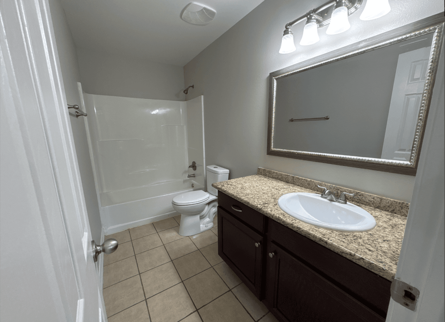 Longview Apartment: 113 Magnolia Lane