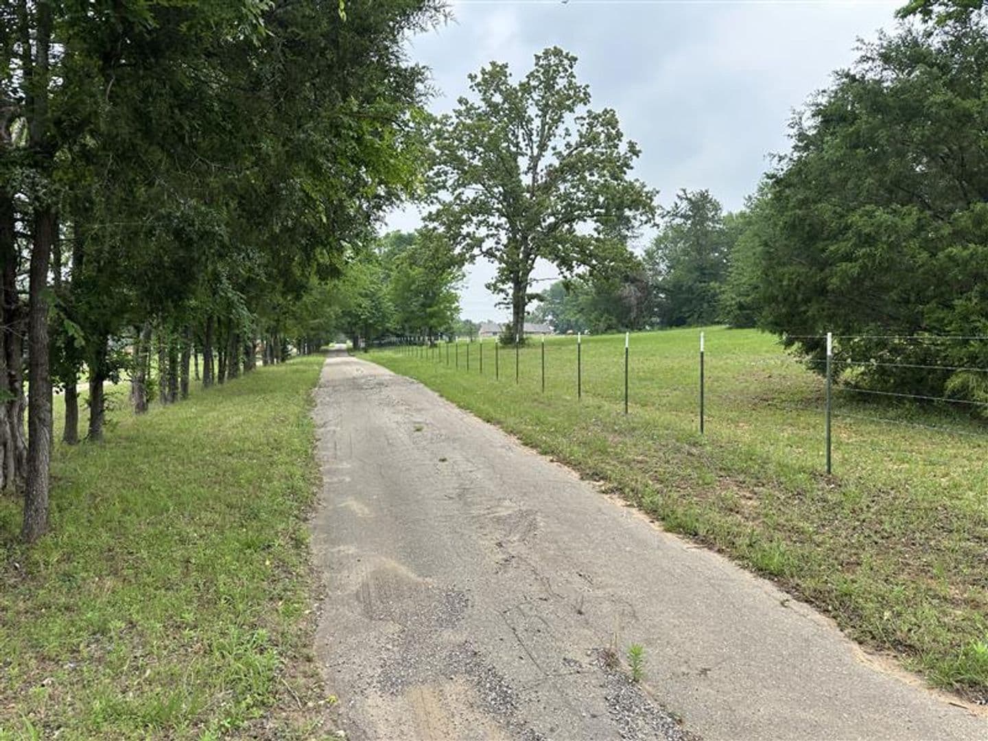 Tyler House: 14508 Hwy 31 W