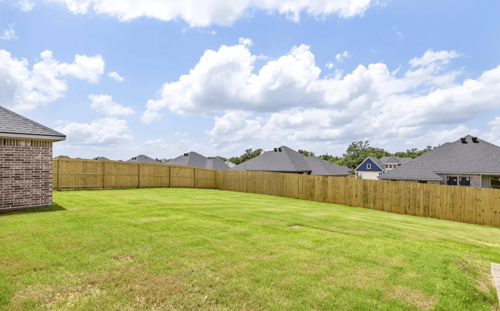 Bullard House: 382 Mary Cir