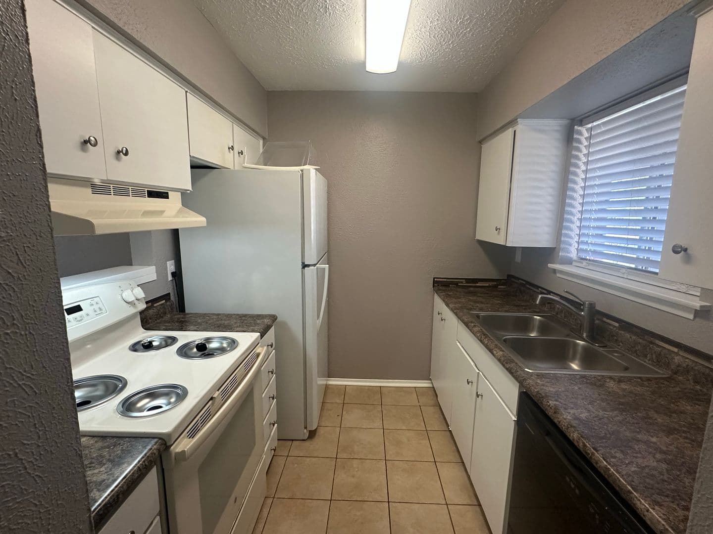 Longview Apartment: 2114 E Marshall Ave